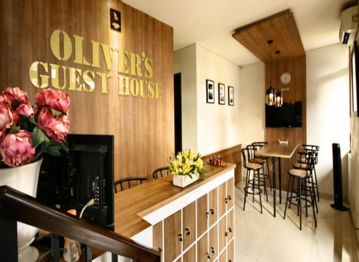 Oliver'S Guest House Tangerang Exteriör bild
