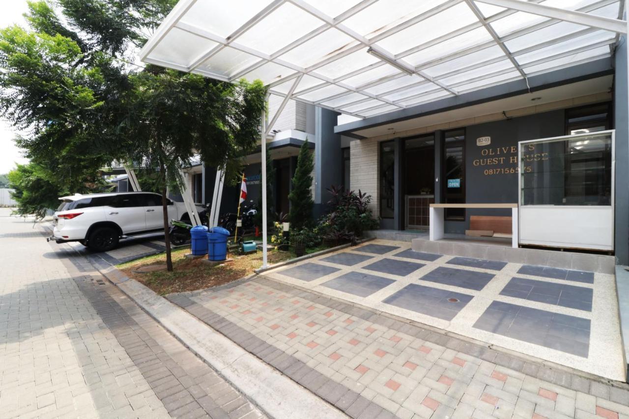 Oliver'S Guest House Tangerang Exteriör bild