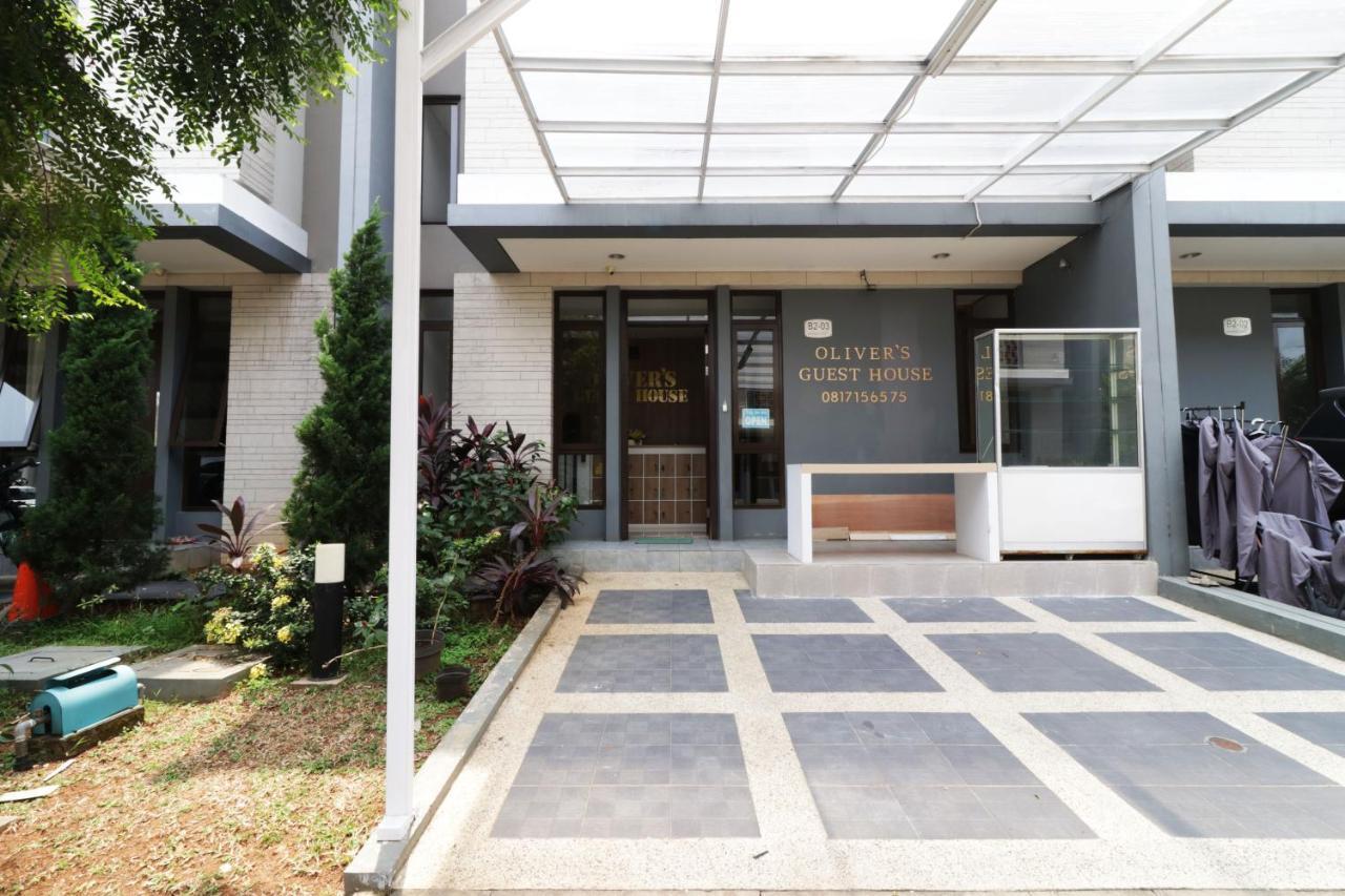 Oliver'S Guest House Tangerang Exteriör bild